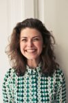 Медичні програми ЗДОРОВЕ СХУДНЕННЯ 6 Portrait of a joyful brunette woman with a vibrant smile indoors, capturing happiness and positivity.